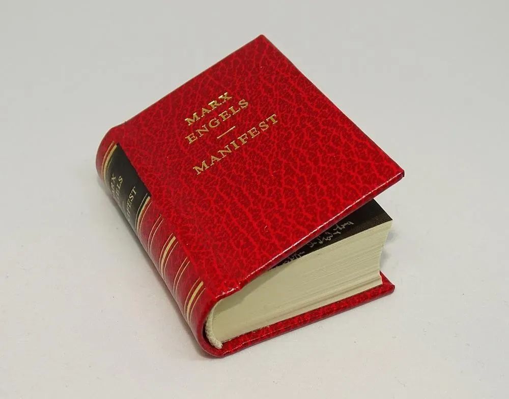 Książki o polityce, które warto przeczytać – odkryj najważniejsze tytuły